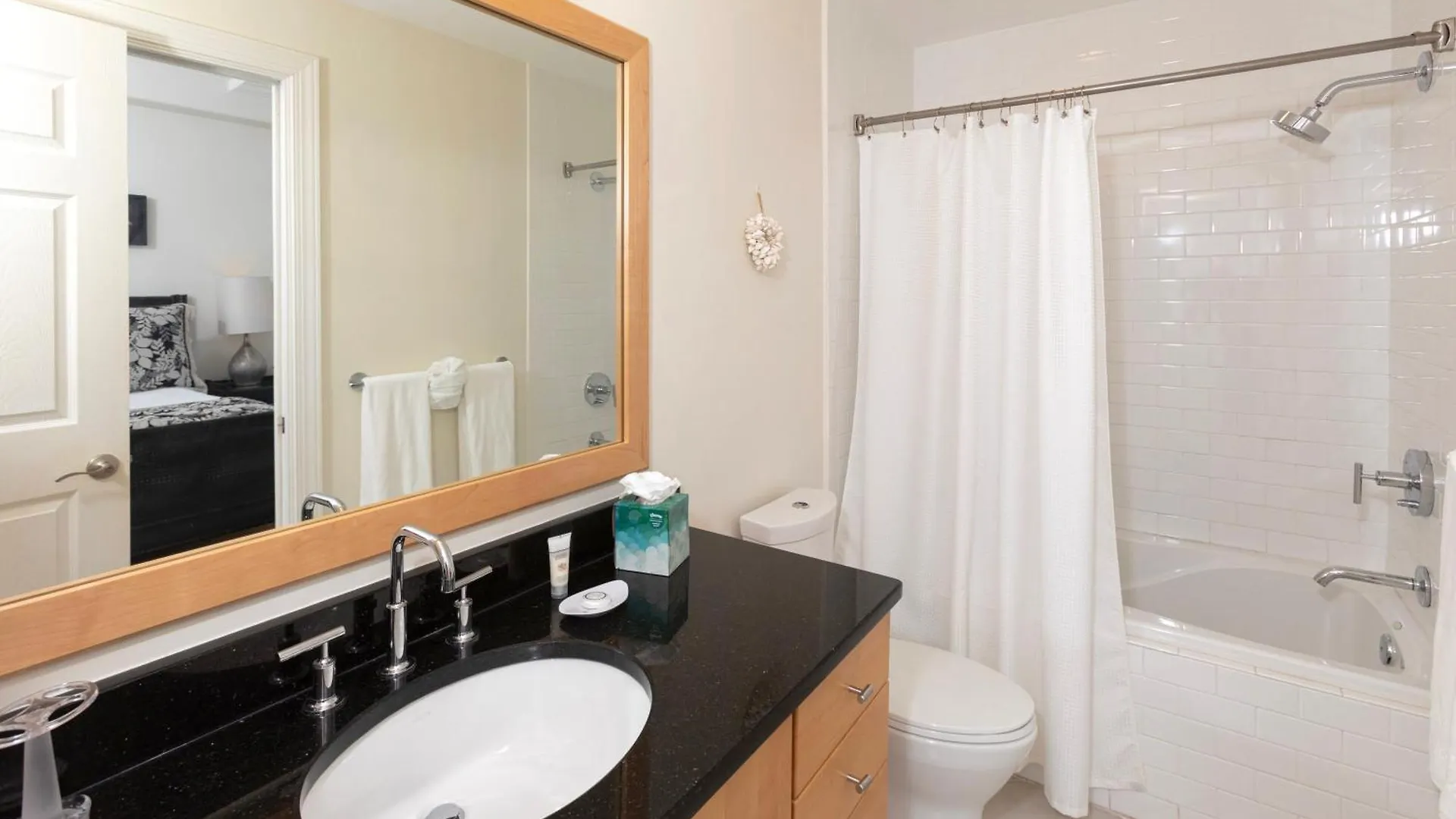 South Bay Beach Club 33 - 3 Bedroom 2 Bathroom Unit 조지 타운 아파트