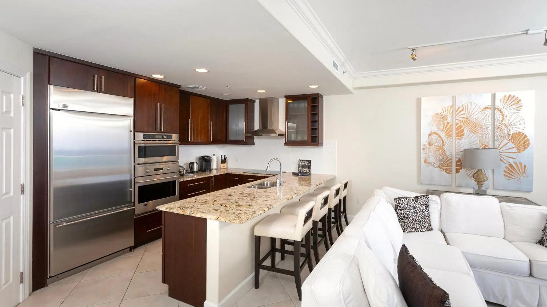 South Bay Beach Club 33 - 3 Bedroom 2 Bathroom Unit 조지 타운 아파트