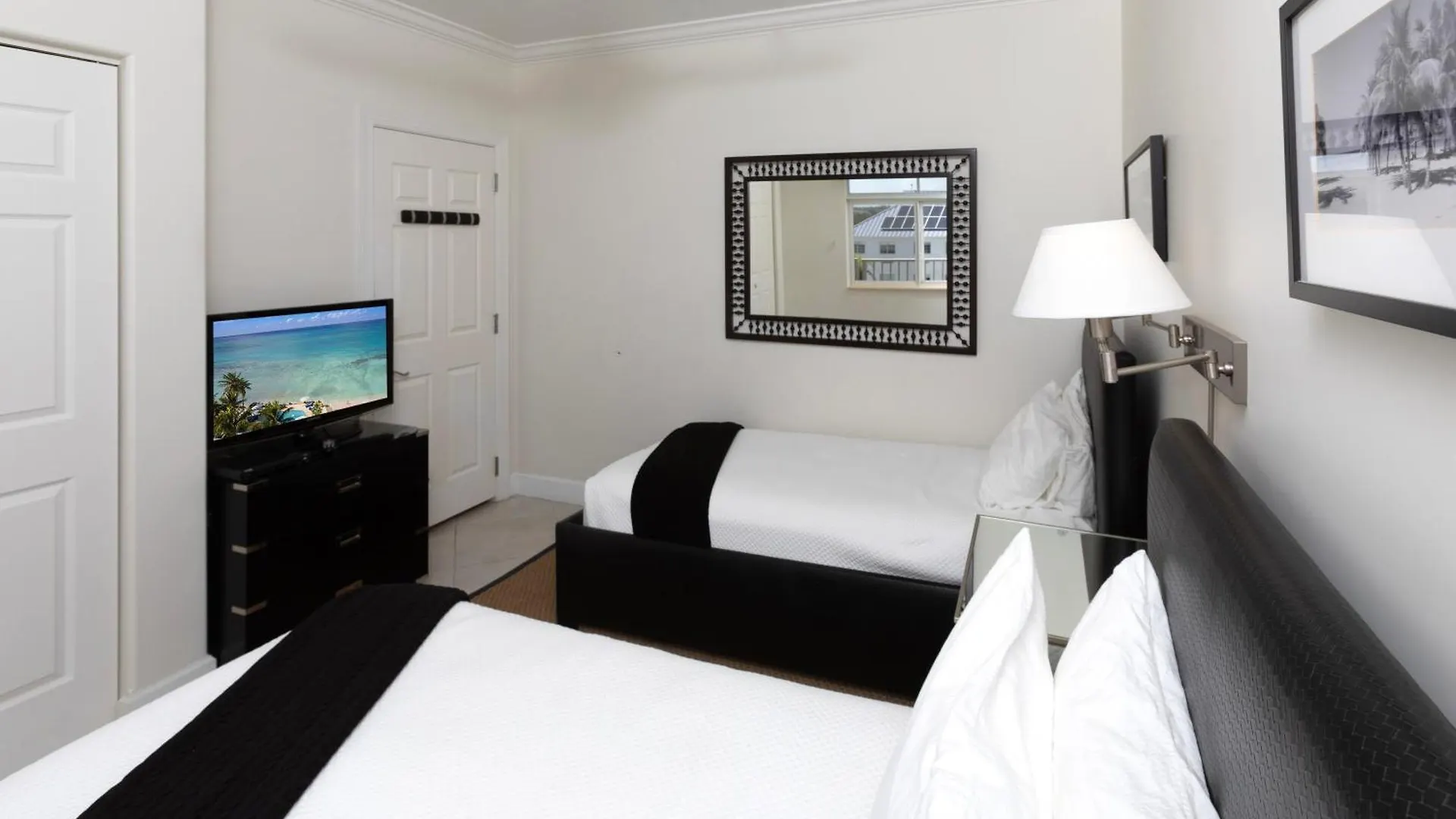 아파트 South Bay Beach Club 33 - 3 Bedroom 2 Bathroom Unit 조지 타운